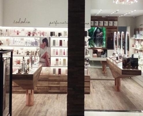 Espaco de varejo executado em shopping center